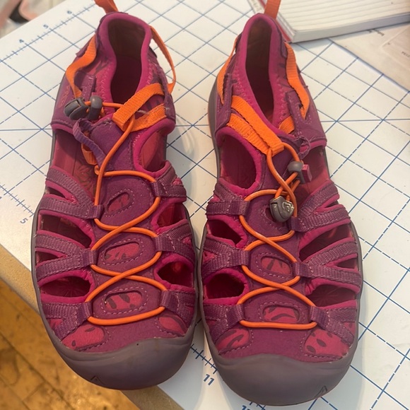 Keen Shoes - Keen Hot Pink & Orange Water Shoes
